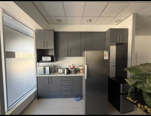 381M² BUILDING TO LET IN CLAREMONT
